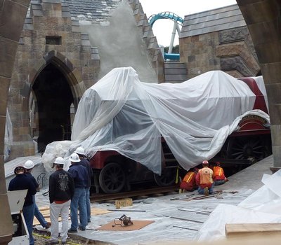 Normal_fans_harrypotterthemepark_construction_255