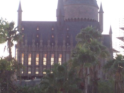 Normal_fans_harrypotterthemepark_construction_302