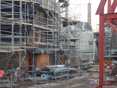 Normal_fans_harrypotterthemepark_construction_320
