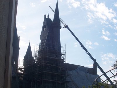 Normal_fans_harrypotterthemepark_construction_345