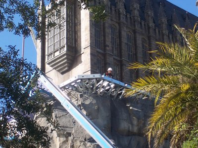 Normal_fans_harrypotterthemepark_construction_360