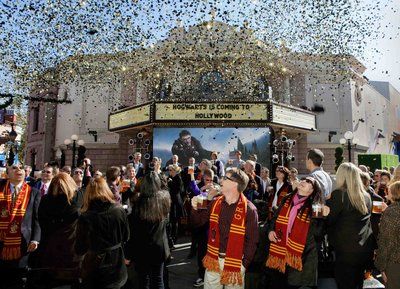 Normal_fans_wwohp_hollywood_announcement_002
