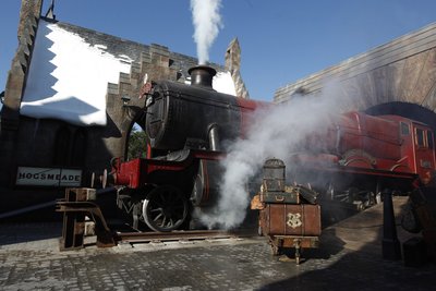 Normal_fans_hogwarts_official_001