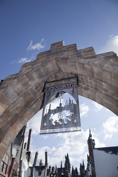 Normal_wizarding_world_of_harry_potter_hogsmeadearch