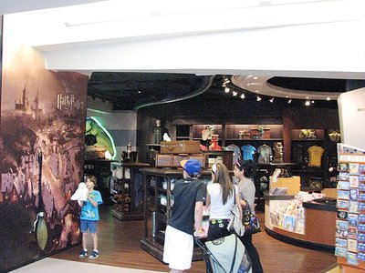 Normal_wwohp_merch_universalstoreorlairport_020