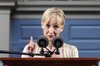 Thumb_jkr_appearances_harvard08_07