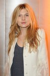 Thumb_poesy_appearances_parisfashionweek10_01