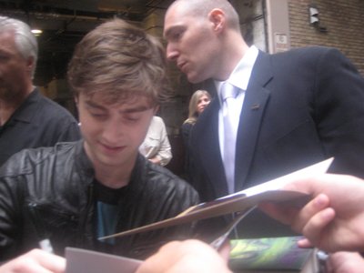 Normal_radcliffe_appearances_regisandkelly_05