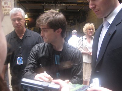 Normal_radcliffe_appearances_regisandkelly_07