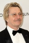 Thumb_events_2011_eltonjohn_oscarviewingparty_001
