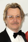 Thumb_events_2011_eltonjohn_oscarviewingparty_003