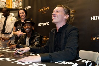 Normal_campbellbower_appearances_newmoonphotocall09_10