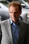 Thumb_fiennes_appearances_harpersbazaar09_01
