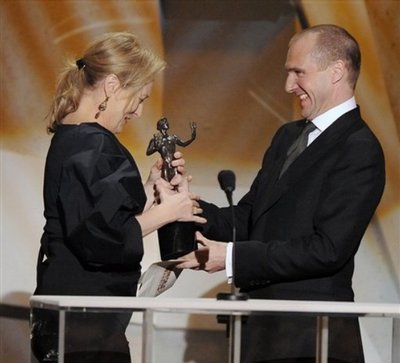 Normal_fiennes_appearances_guildawards09_09