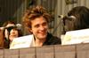 Thumb_pattinson_appearances_comicon2008_01