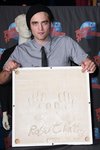 Thumb_pattinson_appearances_planethollywoodhandprint08_28