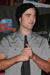Thumb_pattinson_appearances_planethollywoodhandprint08_39