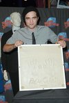 Thumb_pattinson_appearances_planethollywoodhandprint08_40