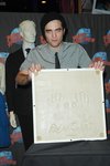 Thumb_pattinson_appearances_planethollywoodhandprint08_43