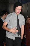 Thumb_pattinson_appearances_planethollywoodhandprint08_47