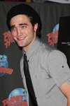 Thumb_pattinson_appearances_planethollywoodhandprint08_60