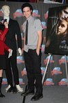 Thumb_pattinson_appearances_planethollywoodhandprint08_64