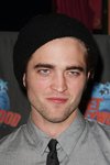 Thumb_pattinson_appearances_planethollywoodhandprint08_70