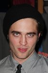 Thumb_pattinson_appearances_planethollywoodhandprint08_71