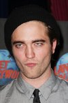 Thumb_pattinson_appearances_planethollywoodhandprint08_73