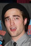 Thumb_pattinson_appearances_planethollywoodhandprint08_75