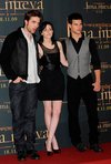 Thumb_pattinson_appearances_newmoonphotocallmadrid09_04