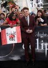 Thumb_pattinson_apperances_eclipsepremierela_006