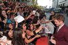 Thumb_pattinson_apperances_eclipsepremierela_064