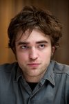 Thumb_pattinson_appearances_remembermepressconf_001