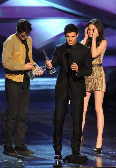 Normal_pattinson_apperances_peopleschoice_2011_077
