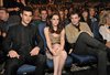 Thumb_pattinson_apperances_peopleschoice_2011_060