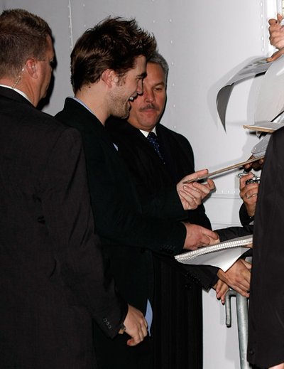 Normal_pattinson_appearances_letterman_25