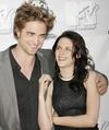 Thumb_pattison_appearances_mtvmovieawards08_01