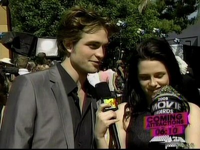Normal_pattinson_interviews_mtvmovieawards08_023