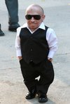 Thumb_troyer_appearances_imaginariumofdoctorparnassusprem_07