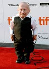 Thumb_troyer_appearances_imaginariumofdoctorparnassusprem_14