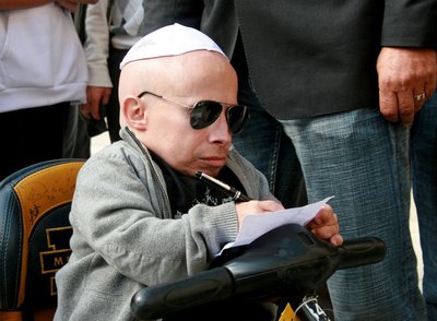 Normal_troyer_apperances_2011waiingwall_06