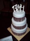 Thumb_food_desserts_cakes_weasleyweddingcake_candicebrown