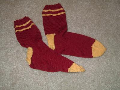 Normal_knitting_socks_gryffindor_dmucc