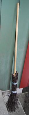 Thumb_woodwork_wizardingdevices_broomb_astridb