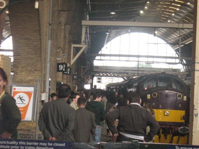 Normal_deathlyhallows_behindthescenes_2010maykingcrossepilogue_16