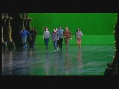 Normal_ootp_behindthescenes_frenchtv_036