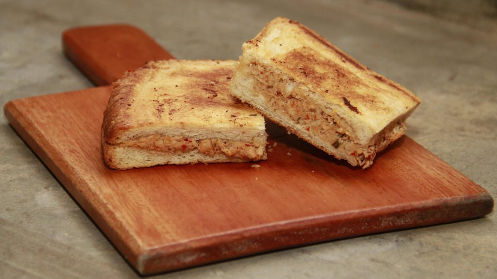 Sandwiching at Tosakanth's Roast Paan! The Morning Sri Lanka News