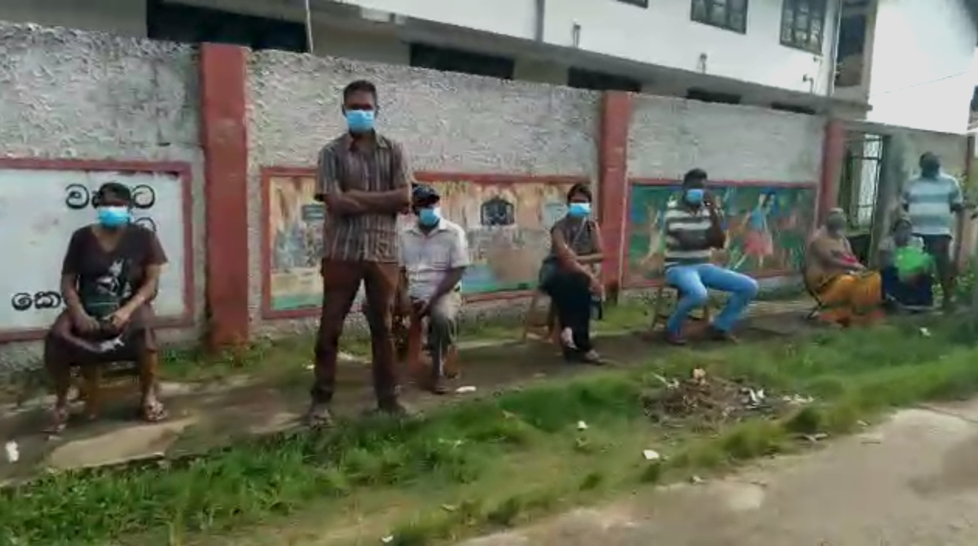 Crowds flock to receive Sinopharm vaccine in Panadura