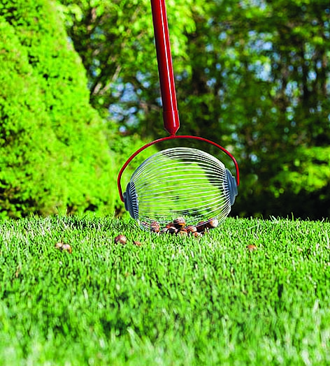 garden weasel medium nut gatherer